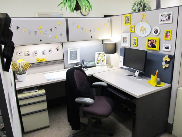 How to decorate your office room at work